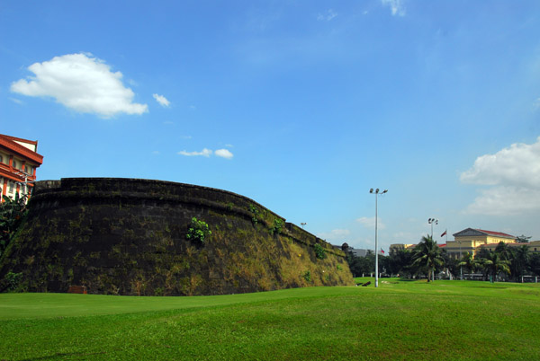 Baluarte de San Andres and Intramuros golf course