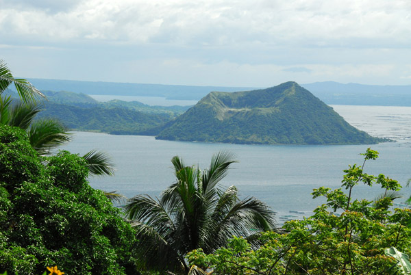 Binitiang Malaki, Volcano Island, Lake Taal