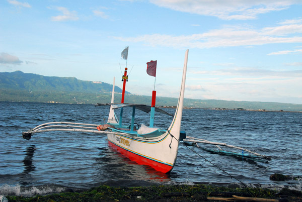 Outrigger boat at San Isidro, Lake Taal