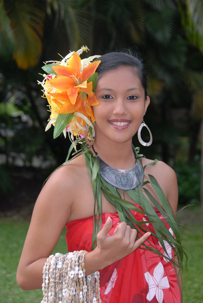 The greeter at the Royal Lahaina Luau