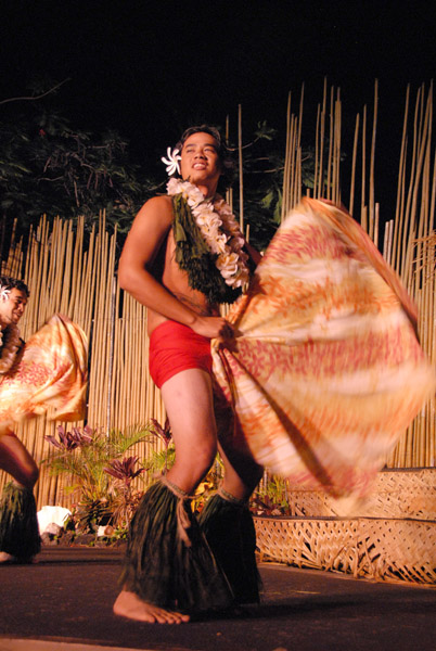 Male hula - Royal Lahaina Luau
