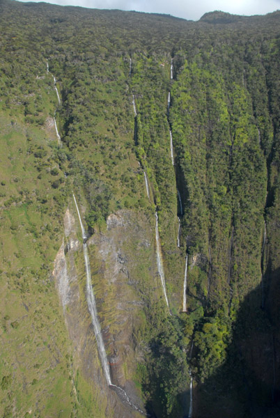 Giant drop off with waterfalls, Manawainui Valley, Mt Haleakala