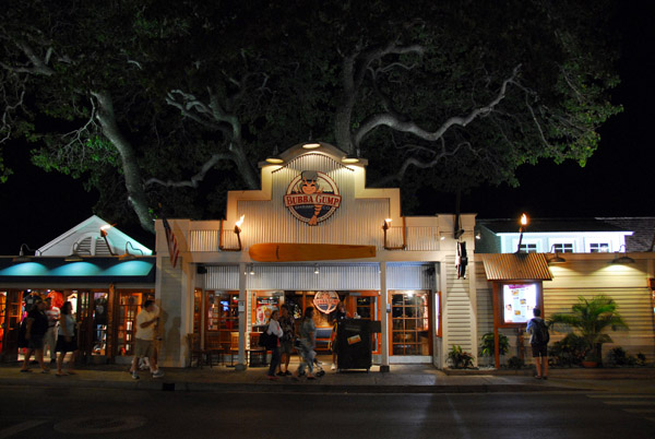 Bubba Gump and Front Street Lahaina at night