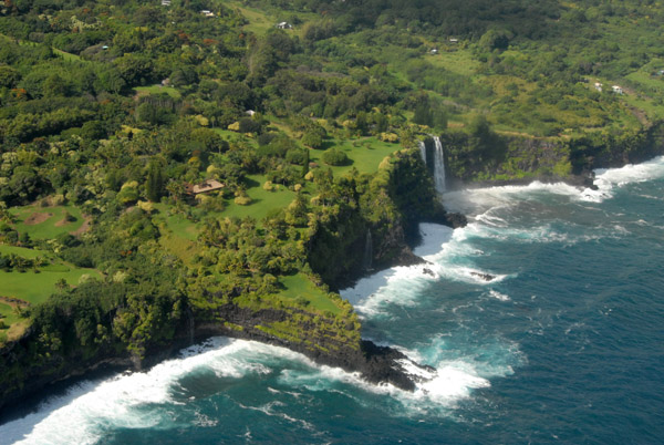 Cliffs of northwest Maui (N20.818/W156.069)