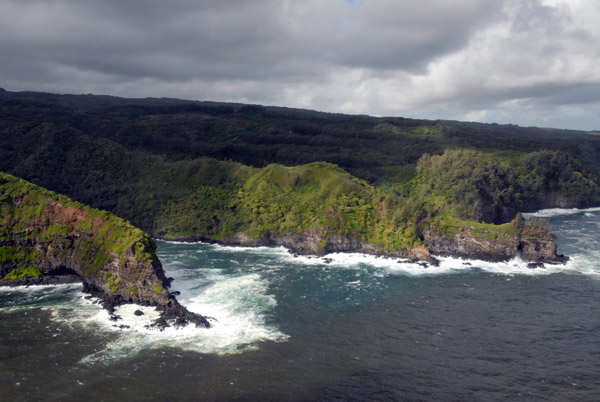 Northeast coast of Maui - Makaiwa Bay, 'O'opula Point and Kapukaamaui Point