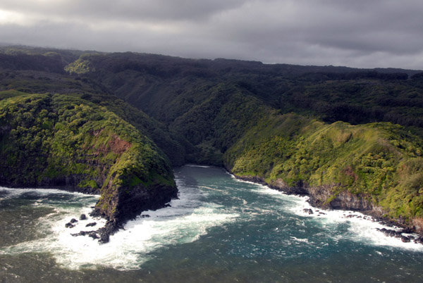 Northeast coast of Maui - Makaiwa Bay, 'O'opula Point and Kapukaamaui Point