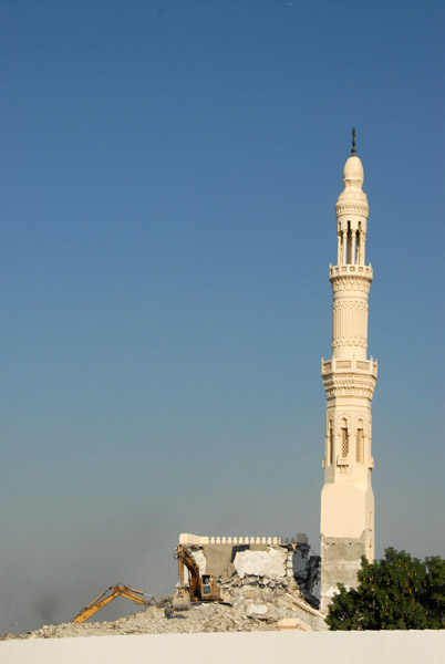 Mosque demolition in Za'abeel saving only the minaret
