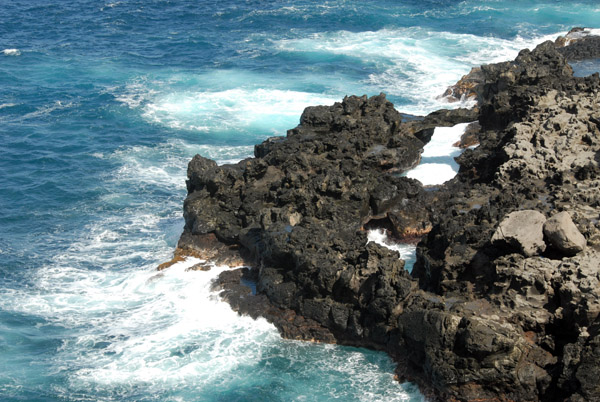 Lava rock meets the sea, Nakalele Point, Maui