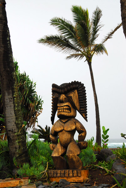 Tiki in the parking lot of Mama's Fish House on the edge of Paia