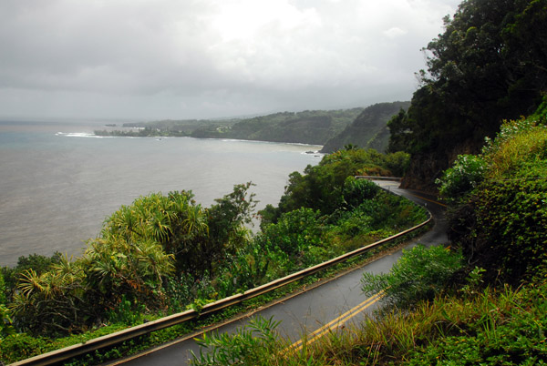 A rare section where the Hana Highway reaches the coast