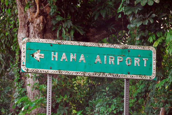 Turnoff for Hana Airport