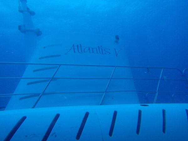 Submarine Atlantis V  - very slow and very quiet