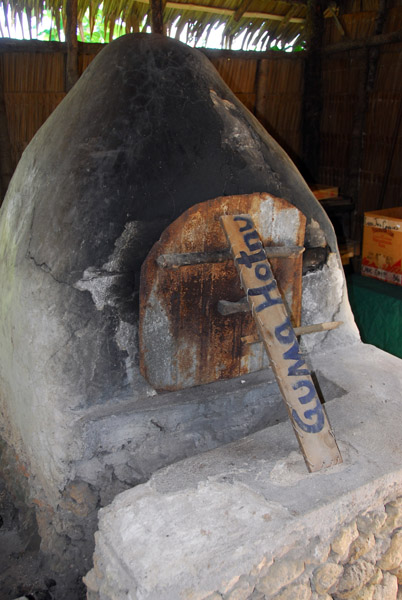 Traditional oven, Gef Pa'go Village