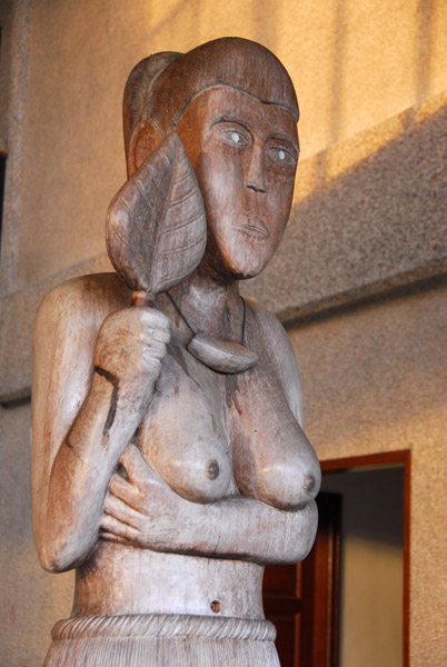 Female sculpture, Ngarachamayong Cultural Center, Koror