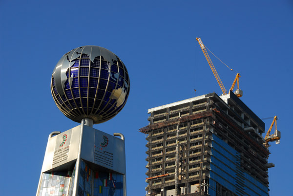 IMF Monument and Sama Tower, under construction, Trade Centre Roundabout