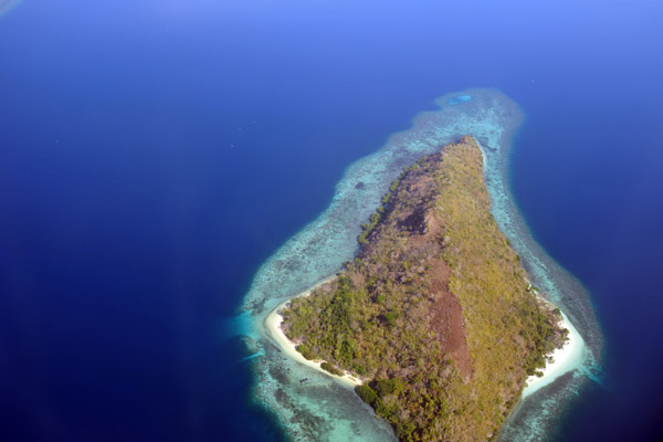 Small island off the north side of Busuanga (N12.145/E120.158)