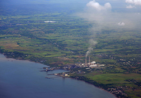 Powerplant on the southwestern coast of Luzon at Calaca (Batangas) Philippines (N13.93/E120.79)