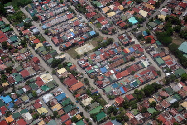 San Nicolas I, suburban Manila (N14.415/E120.997)