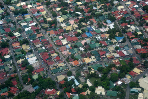 Dona Ailar Aquirre Rd, Las Pinas City, suburban Manila (N14.417/E121.007)