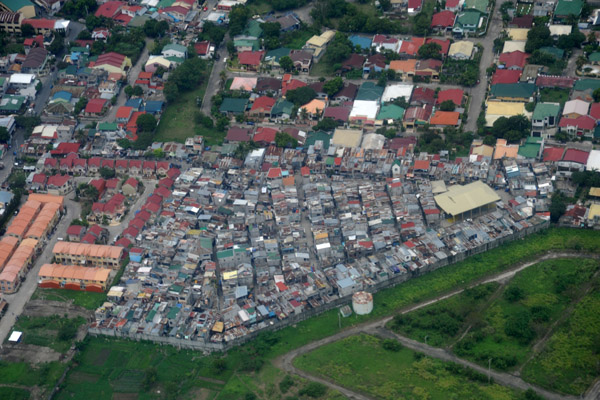Shantytown, Suburban Manila, Philippines (N14.447/E121.003)
