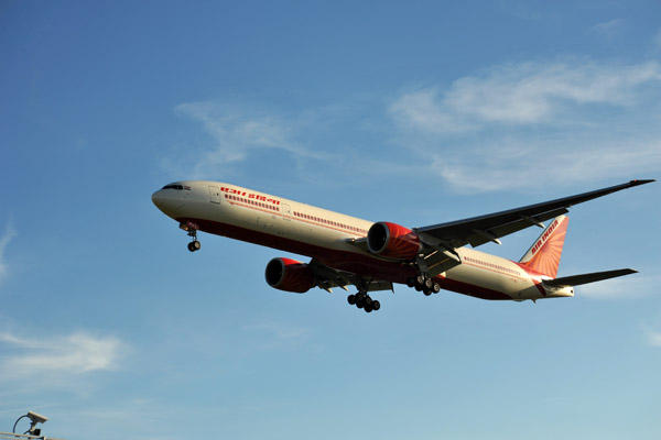 Air India Boeing 777-300ER (VT-ALL) landing at LHR