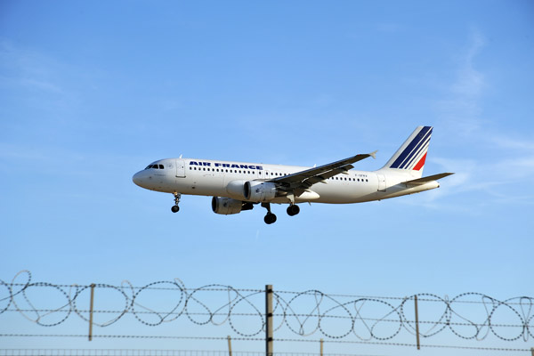 Air France A320 (F-GFKV) landing at LHR