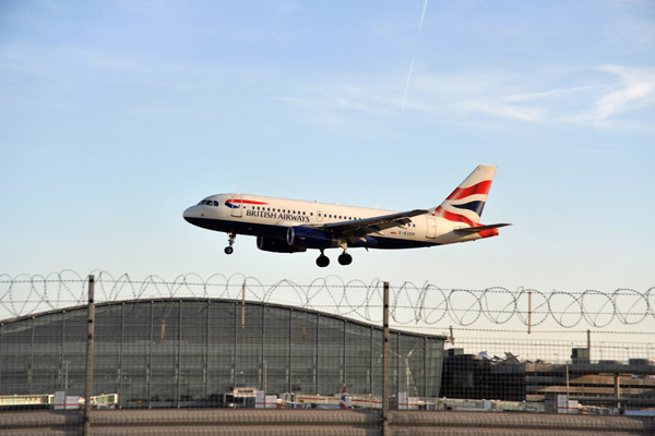British Airways A319 (G-EUOH) with Heathrow Terminal 5