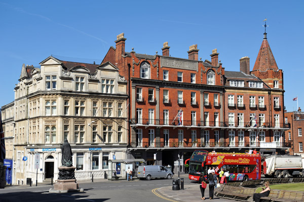 White Hart Hotel, Thames Street at Peascod Street