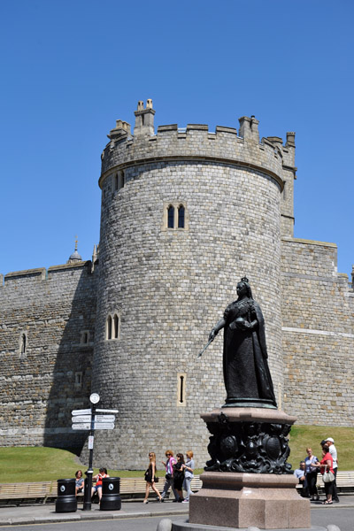 Salisbury Tower and Queen Victoria statue