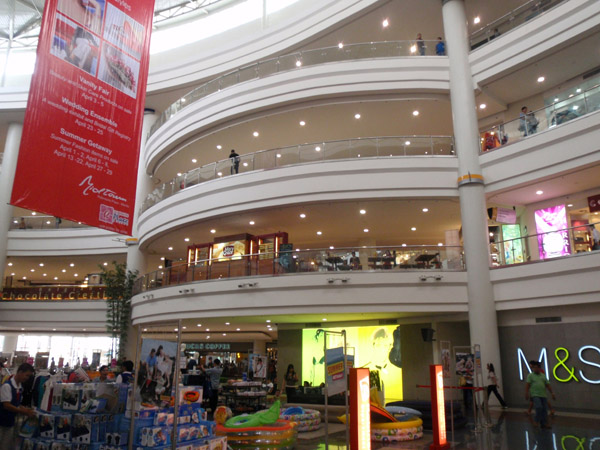 Robinson's Place Mall, Malate