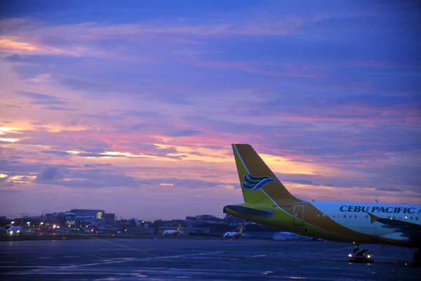 Sunset from the ramp of Manila Airport Terminal3