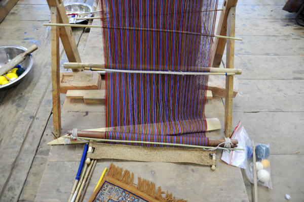 Weaving a goh, National Institute for Zorig Chusum