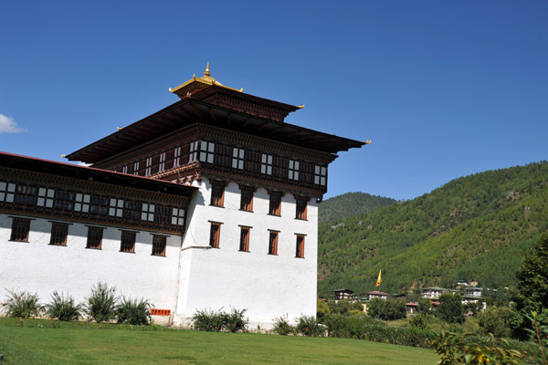 Trashi Chhoe Dzong is sometimes spelled Tashichhoedzong