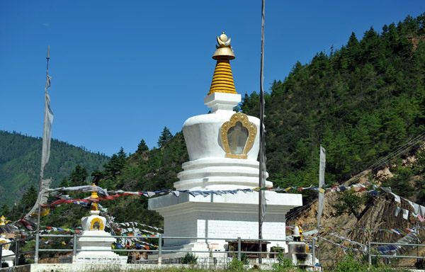 Stupa (chorten) near the gate to Thimphu