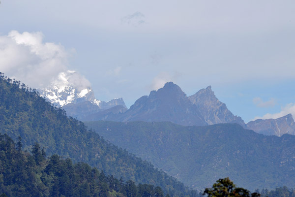 Jichu Drake, on the western border of Bhutan (6809m), seen from Dochu-La Pass