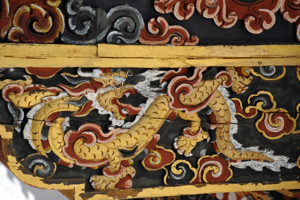 Carved dragon, Zangto Pelri Lhakhang Temple, Donchu la Pass 
