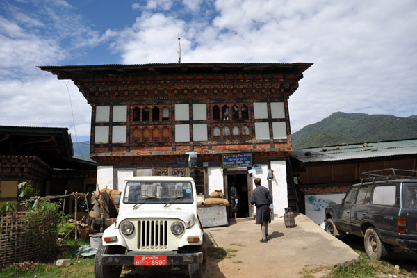 Gyeltshen General Shop, Thinley Gang