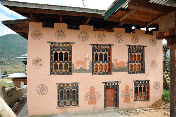 House in Lobesa painted with traditional symbols