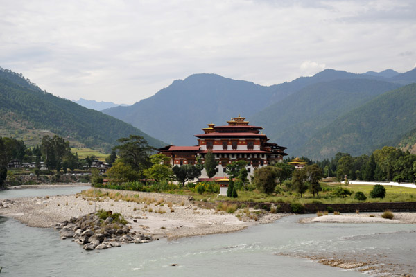 Punakha Dzong, built at the confluence of the Mo Chhu and Pho Chhu Rivers
