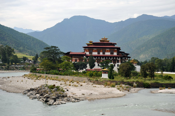 Pho Chhu (Father River) and Mo Chhu (Mother River) join here to form the Puna Tsang Chu River