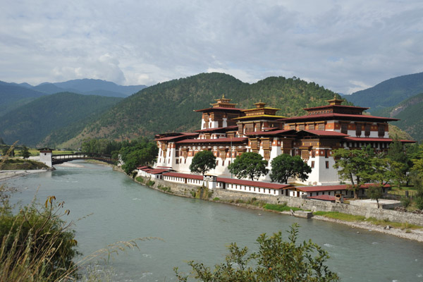 Punakha Dzong still serves as the winter home of Bhutan's spiritual leader, the Je Khenpo 