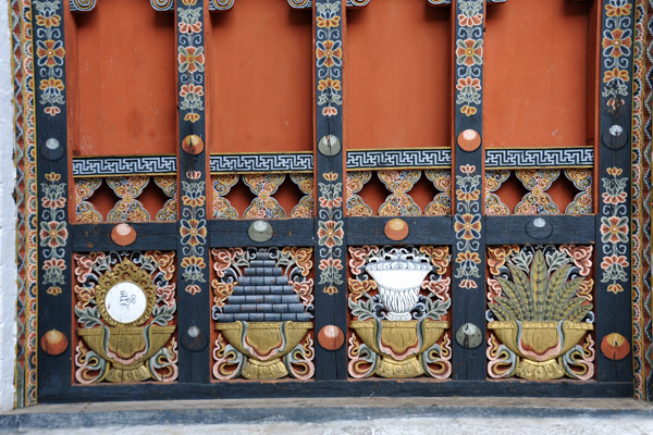 Central Courtyard - 8 Auspicious Offering Bowls