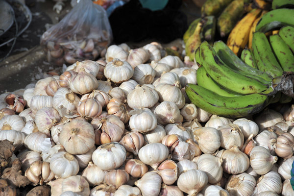 Garlic and green bananas, Khuruthang Market