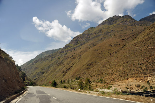 The first bridge between Chhuzom and Paro heads off to the right