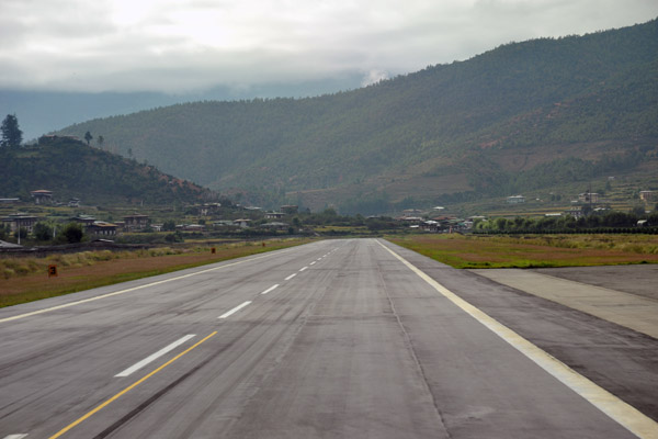 Back Taxi at Paro (Runway 15/33 only 1964m/6445ft)