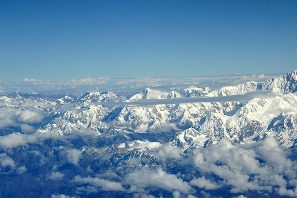 The Nepal Himalaya begin to the west of Kangchenjunga 