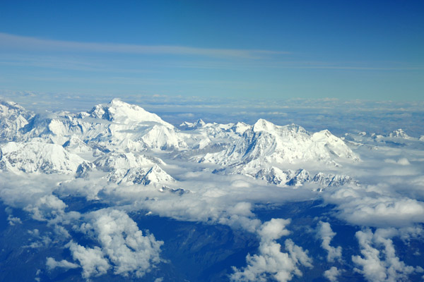 Kangchenjunga (8586m/28,169ft), the world's 3rd highest mountain, sits on the Sikkim (India)-Nepal border