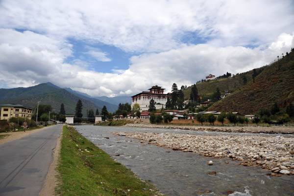 Rinpung Dzong on the north bank of the Paro River