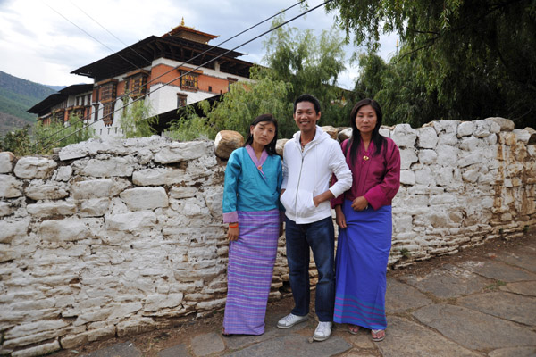 Dennis with some local ladies on the path from Paro Dzong to the river
