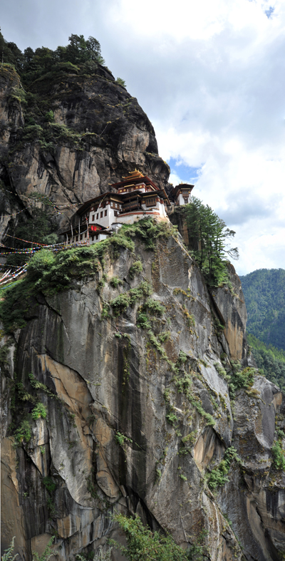Tall panorama of the Tiger's Nest and its cliff